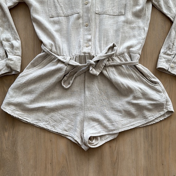 Gentle fawn linen romper - Picture 3 of 4